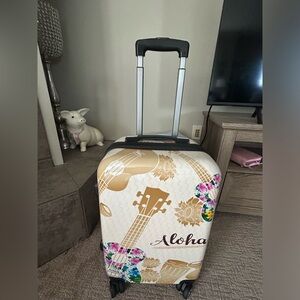 🌸SOLD🌸 Like new hard shell carry on luggage